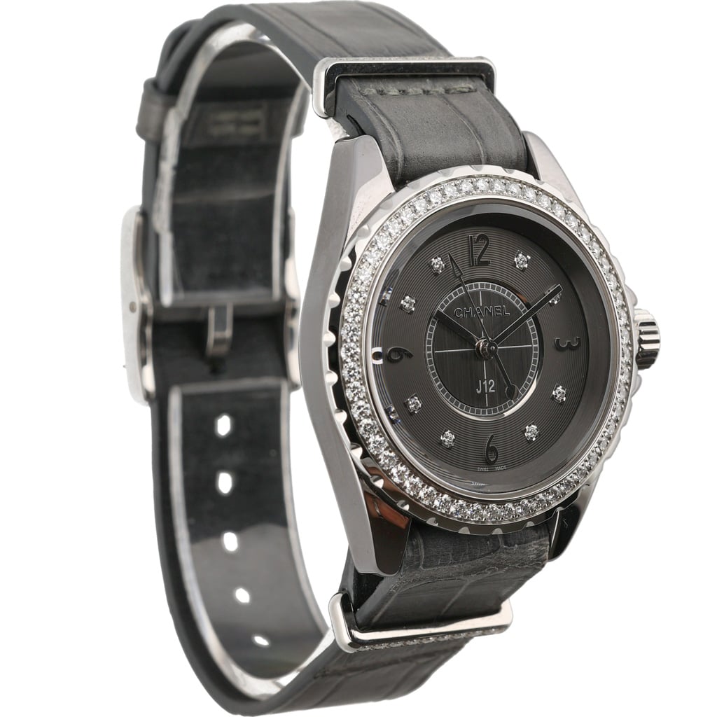 CHANEL J12 - H4188 - Watch - 33mm 73ba0ed4-2fa1-455b-a62f-2c32b916f6b0.jpg