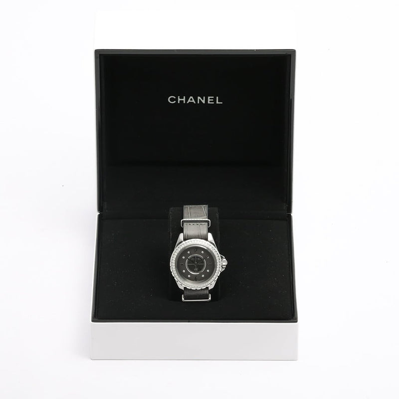 CHANEL J12 - H4188 - Watch - 33mm 8d8003d2-b1fa-47bd-a46c-eb2b18a2f5f4.jpg