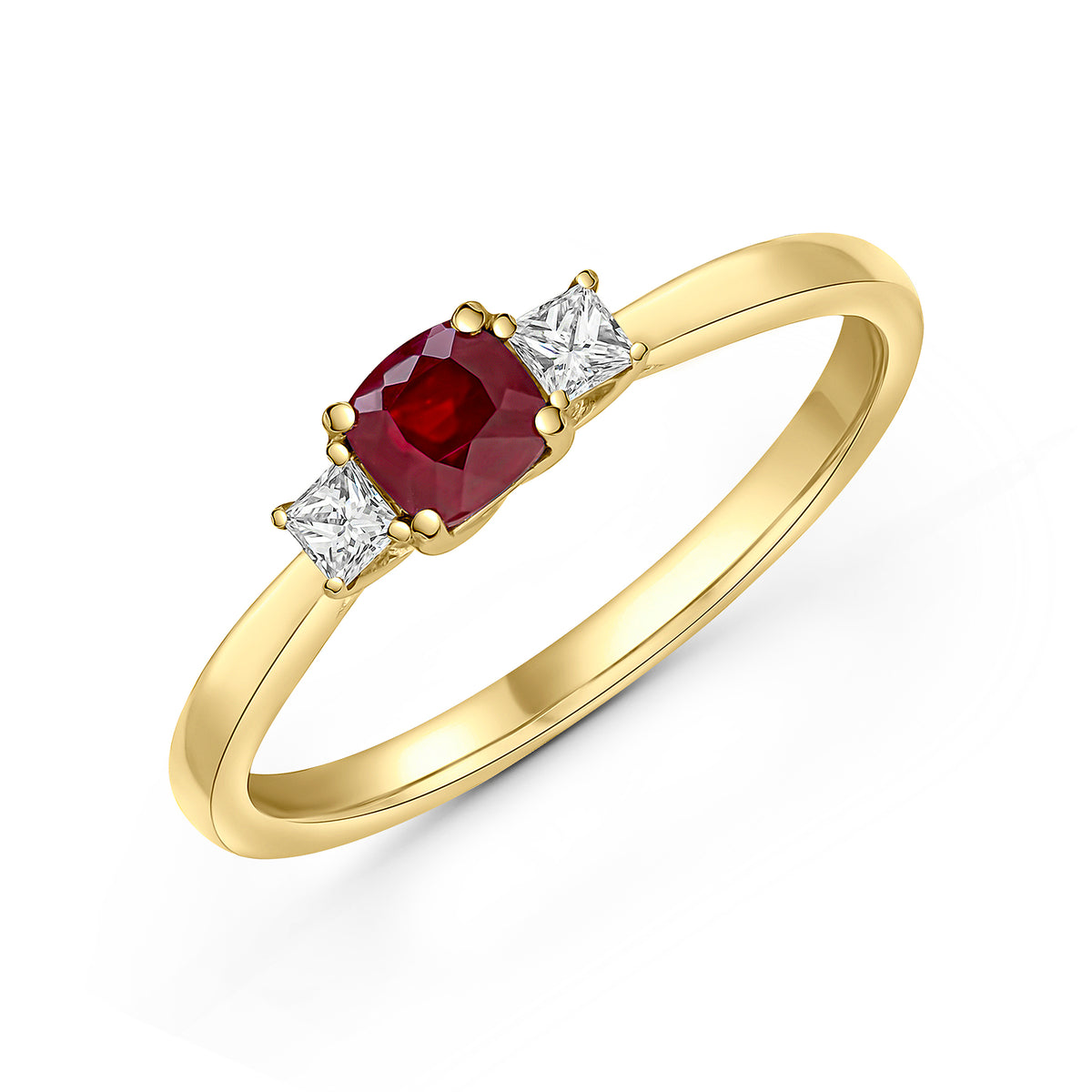 18CT YELLOW GOLD 4MM CUSHION-SHAPE RUBY AND PRINCESS CUT DIAMOND CLAW SET 3ST RING