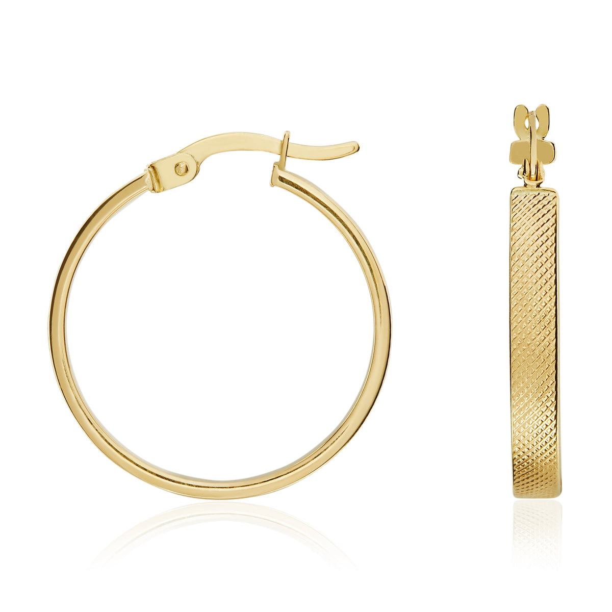 9CT YELLOW GOLD STIPPLED SQUARE TUBE HOOP EARRINGS. 22MM OUTER DIAMETER