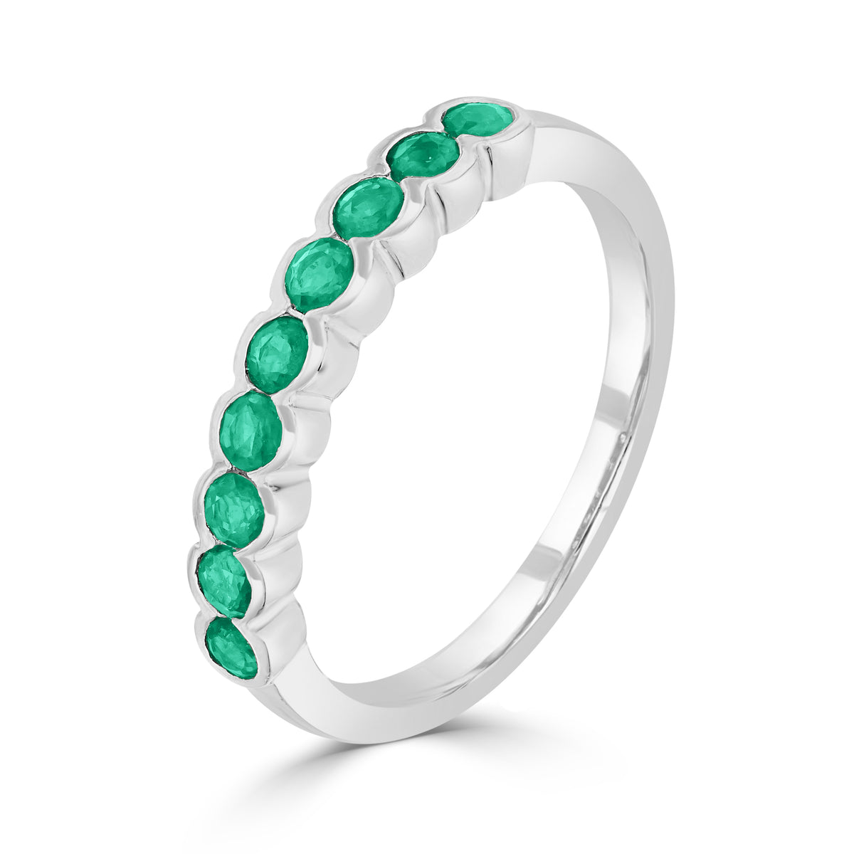 9CT WG ROUND EMERALD 9ST SCALLOPED 1/2 ETERNITY RING